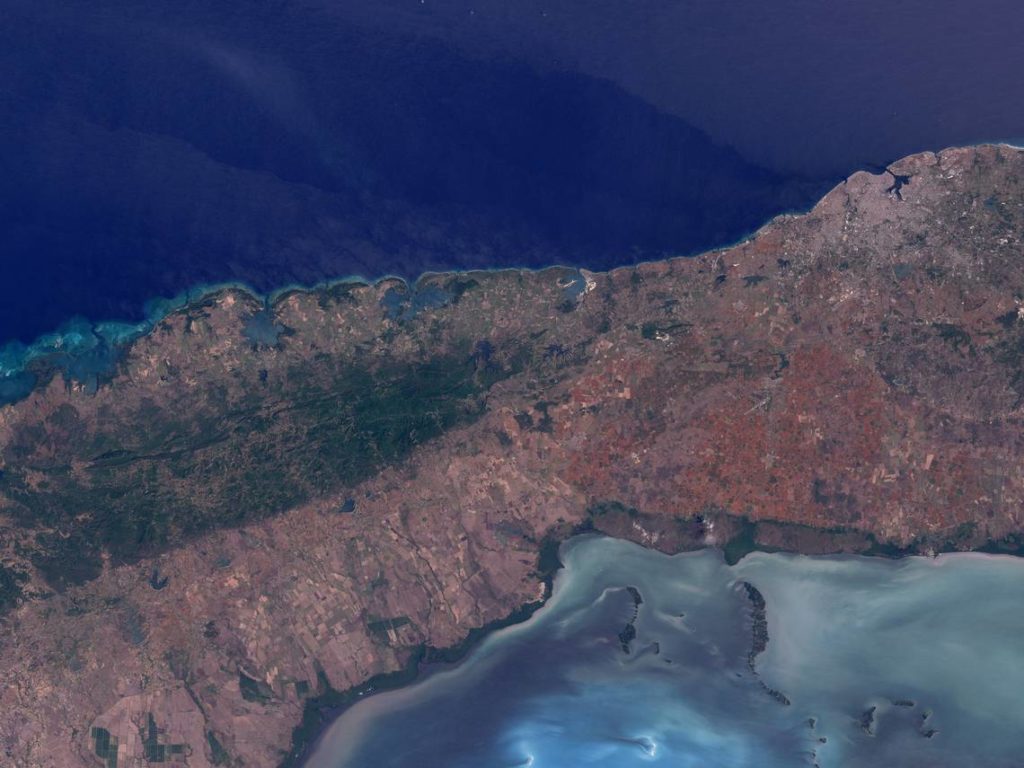 Dieses Bild von Landsat 7 zeigt die kubanischen Küsten der westlichen Region.