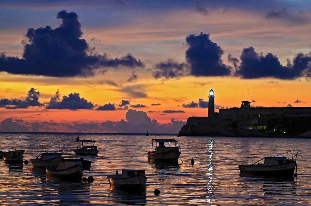 CUBA HOY/TODAY: Puesta del Sol en la Bahia de la Habana.
