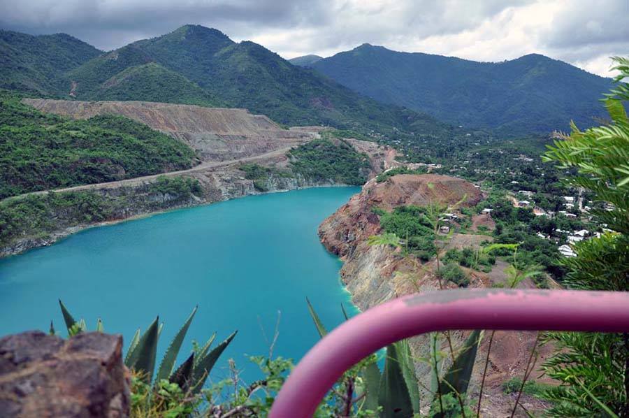 1374361_10151925508806083_185142851_n