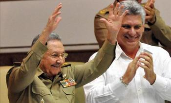 el_presidente_cubano_raul_castro_i_y_el_primer_vicepresidente_del_consejo_de_estado_de_cuba_miguel_diaz-canel_d._efe