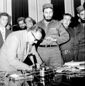 urrutia-nervioso-firma-ley-y-fidel-lo-apura