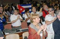 Emigrados cubanos aplauden en La Habana
