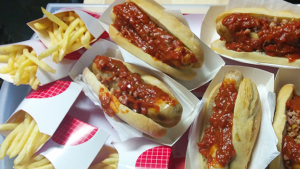 JYN's FAMOSOS 'HOT DOGS'.