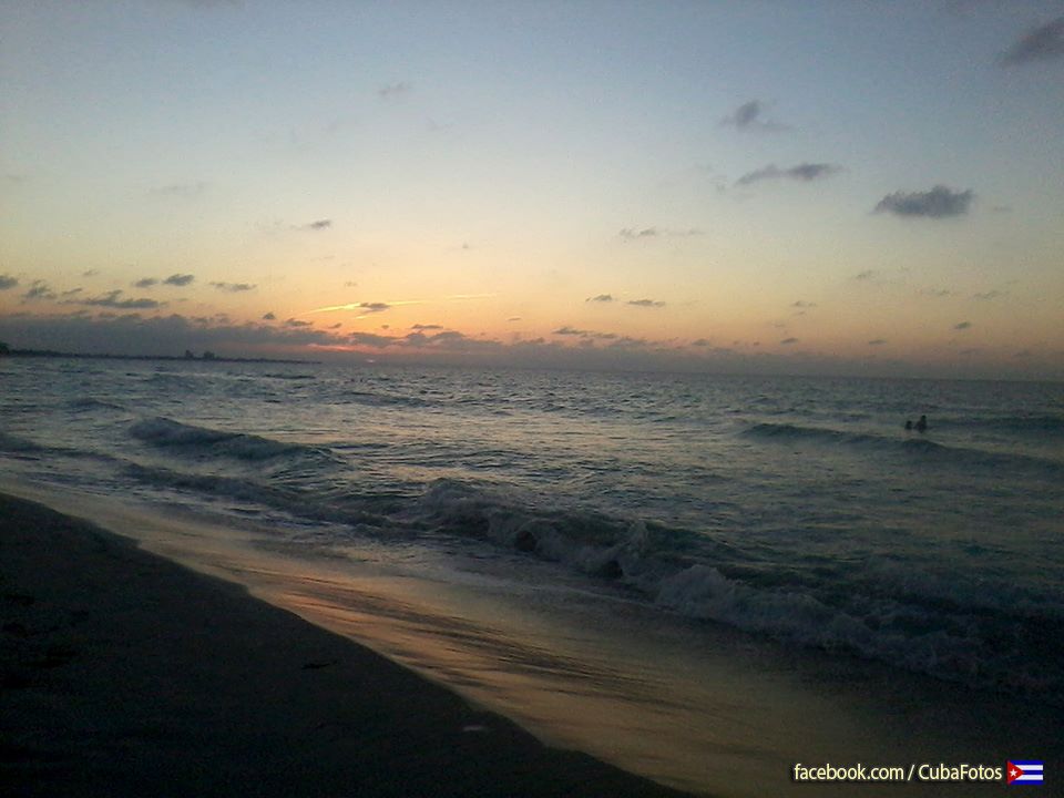 CUBA HOY/TODAY: Atardecer en la bella playa de Varadero.