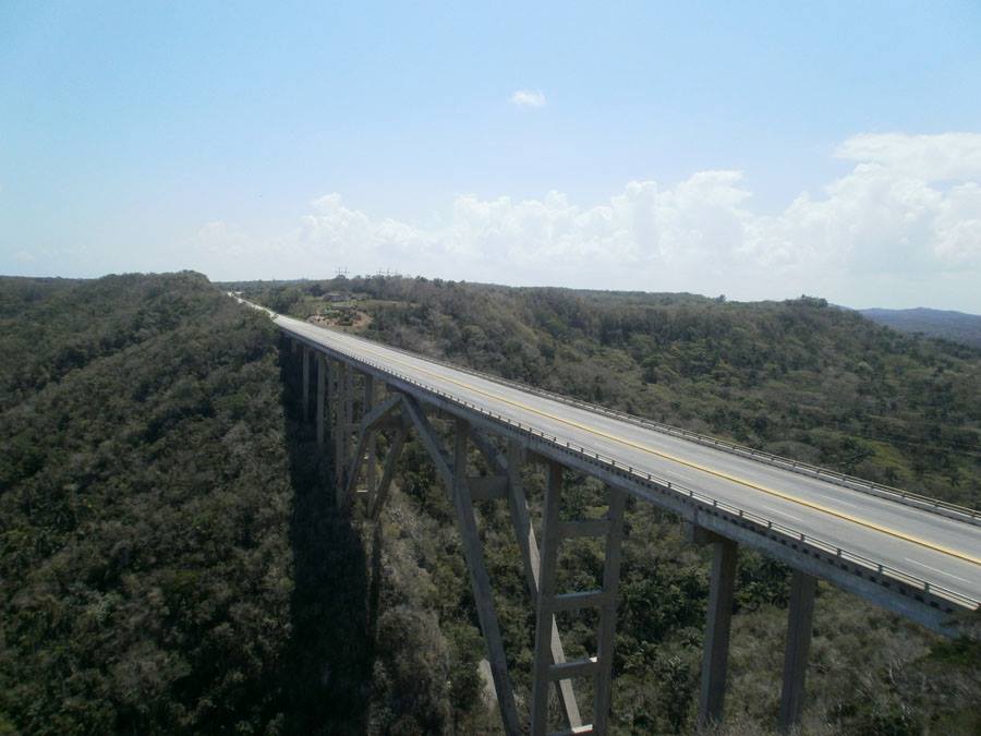 CUBA HOY/TODAY: El Puente de Bacunayagua construido entre 1956 al 1959. Una de las Maravillas Arquitectónicas de Cuba.