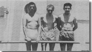Raul Castro, Leonel Leonov y Fidel Domenech (PSP-Cuba) en viaje de regreso a Cuba desde la Unión Soviética (1956).