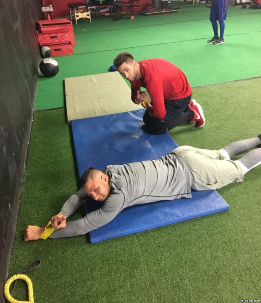 Brothers Yulieski and Lourdes  Gourriel Jr. arrived in Miami on March 2, 2016 after deserting national team baseball competed in the Caribbean Series in Santo Domingo, Dominican Republic. At this time, trained in the US. 