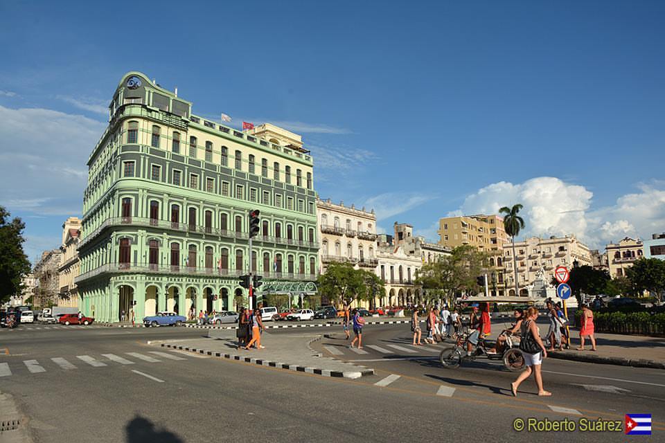 CUBA HOY/TODAY: El Hotel Saratoga visto desde las calles.