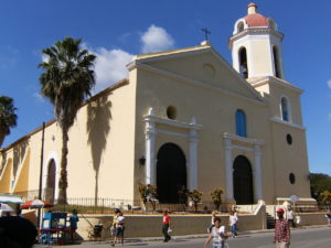 1280px-Iglesia_ubicada_en_el_centro_de_Guanabacoa