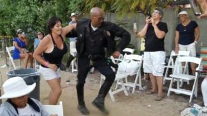 Cop Dances Salsa at LA Festival_1496847850332_9914010_ver1.0_1280_720