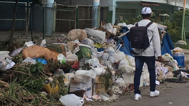Hopelessness has settled in thousands of Cubans who know how long it will take to recover the island, especially if there are no political initiatives. (14ymedio).). 