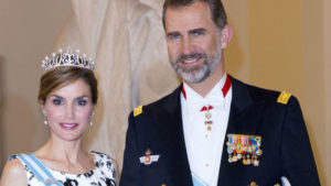 dona-letizia-ya-tiene-nuevo-sarao-real-a-la-vista-el-70-cumpleanos-del-rey-de-suecia-670x377