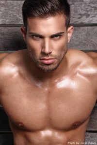 f1081e48659c9aac8bc0ddaefe34ebbc--sexy-guys-sexy-men