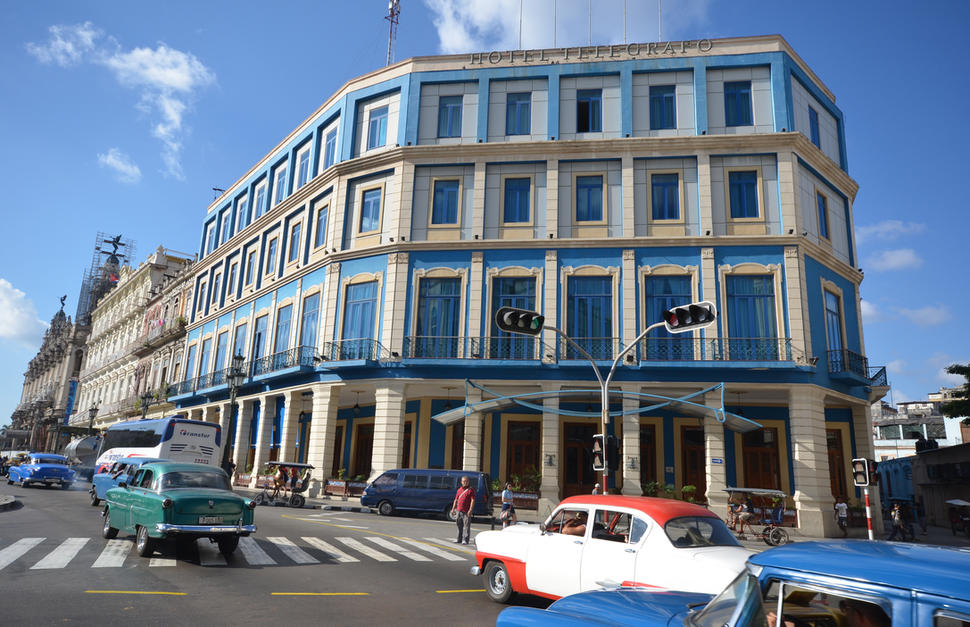 27670-1-hotel_carousel_large