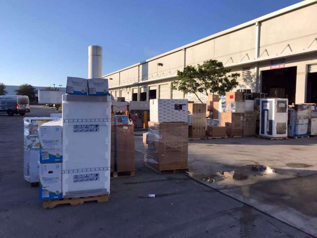 El-trasiego-de-carga-se-ha-vuelto-constante-entre-Miami-y-La-Habana