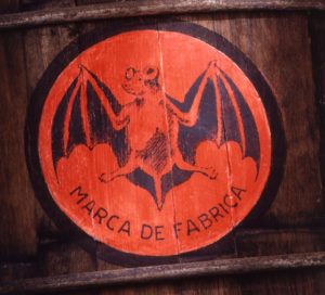 Barril-con-logo-vintage-640x581
