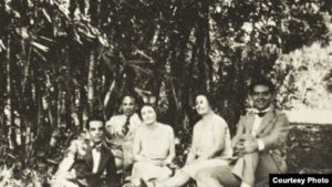 1D5994B2-81DE-4511-8B3D-3DDB47E63782_w408_r1_s