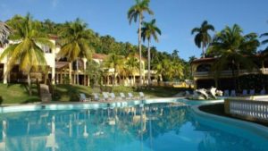 El hotel Porto Santo, en Baracoa, de tres estrellas, es uno de los que abrirán al turismo nacional desde este 1 de julio.