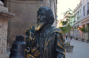 estatuas-de-la-habana-caballero-de-parc3ads-plaza-de-san-francisco-dazra-novak