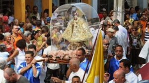 Caridad-Cobre-procesiona-Cuba_TINIMA20110905_0659_18