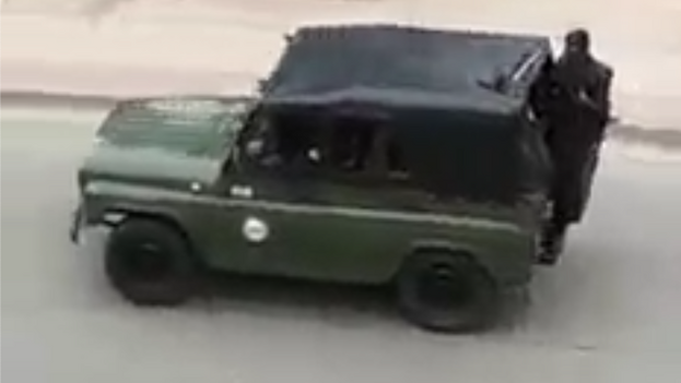 Patrulla de Boinas Negras recorriendo la ciudad de Santiago de Cuba, luego de las protestas el domingo 11 de julio. (Captura)