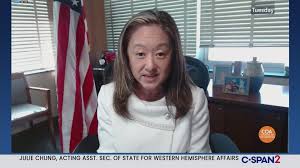 Secretaria de Estado portavoz Julie Chung 