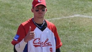 Prieto, de 22 años y que juega como segunda base, escapó nada más llegar al hotel con el equipo que va a participar en el torneo preolímpico en Florida. (EFE)