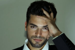 MV5BODI0MzQ4ODk0M15BMl5BanBnXkFtZTgwMTUxODkzNDE@._V1_